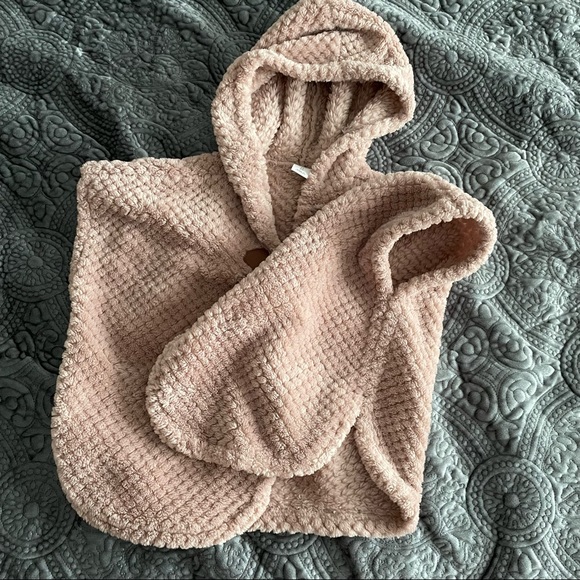 Old Navy Girl’s Hooded Poncho 3t - Picture 4 of 6